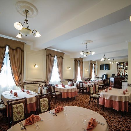 Hotel Gala Oradea Buitenkant foto