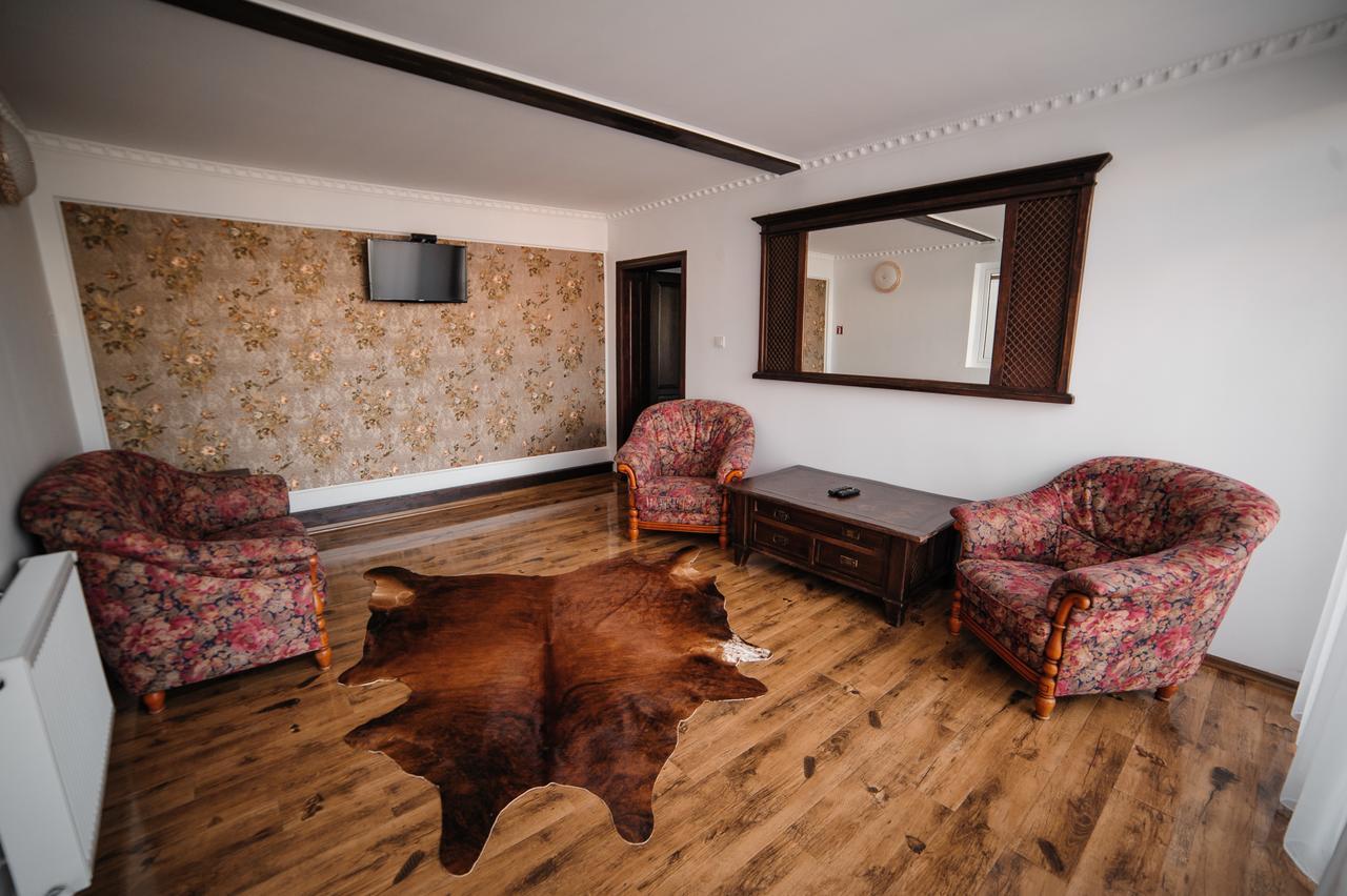 Hotel Gala Oradea Buitenkant foto