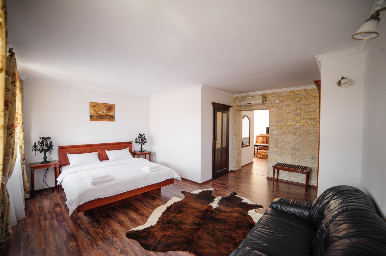Hotel Gala Oradea Buitenkant foto
