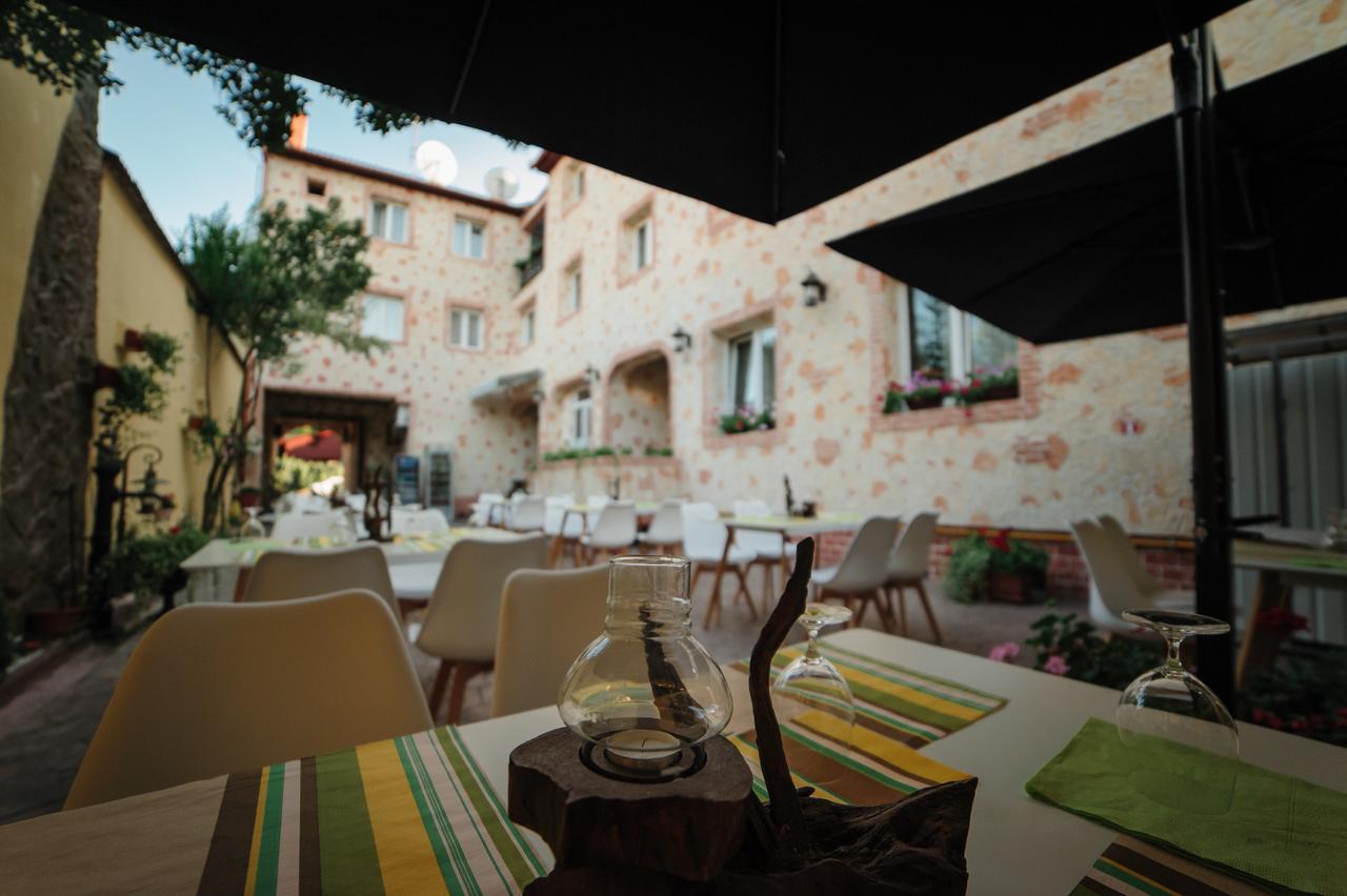 Hotel Gala Oradea Buitenkant foto