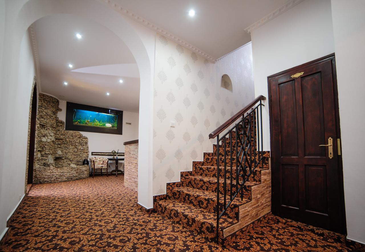 Hotel Gala Oradea Buitenkant foto