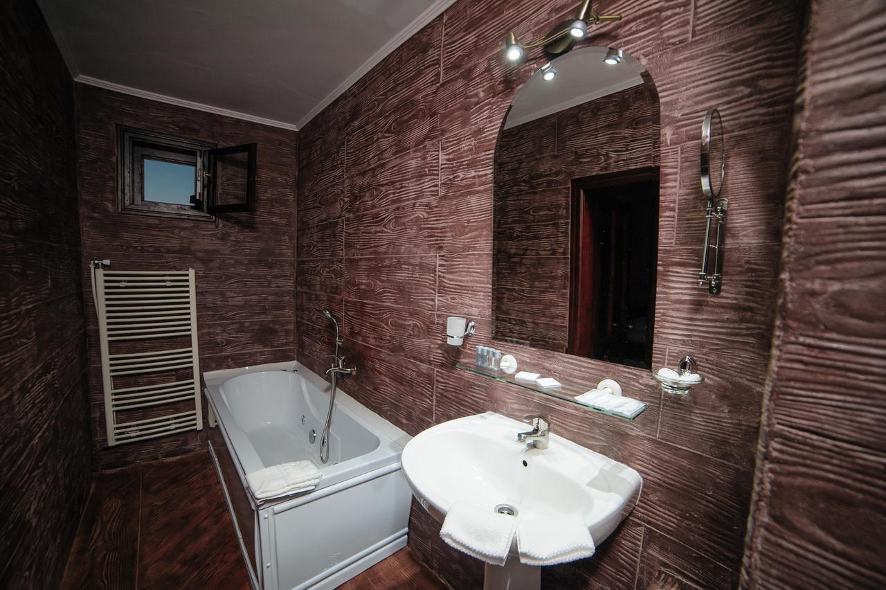 Hotel Gala Oradea Buitenkant foto