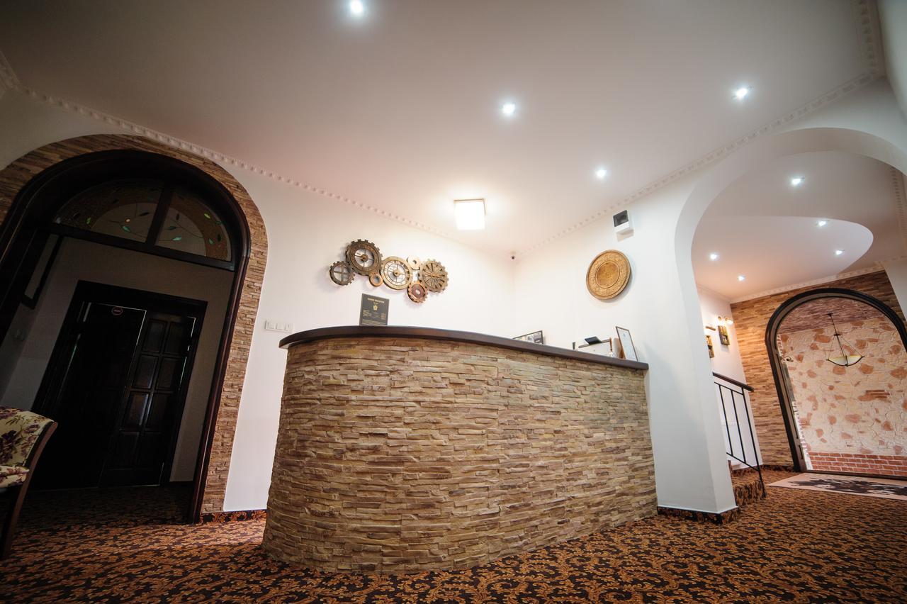 Hotel Gala Oradea Buitenkant foto