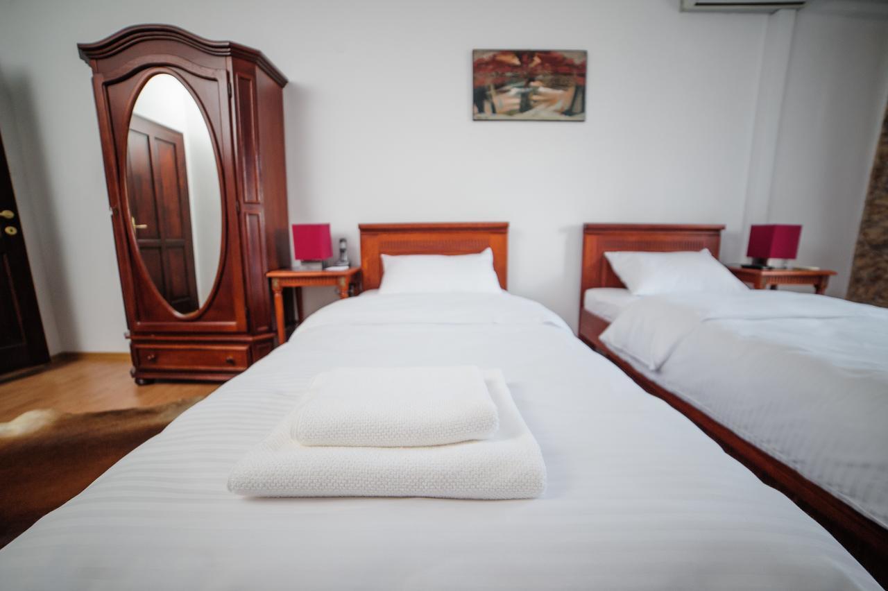 Hotel Gala Oradea Buitenkant foto