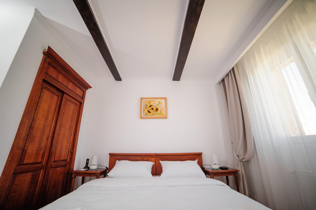 Hotel Gala Oradea Buitenkant foto